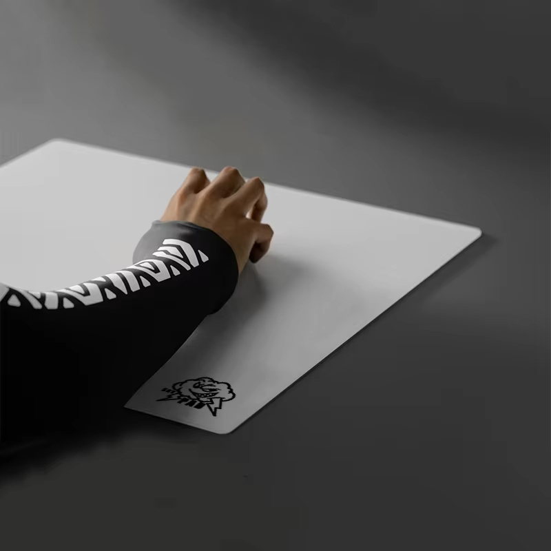 ガラスゲーミングマウスパッド Skypad SORA ブラッ - Gaming Accessories White のレビューと価格